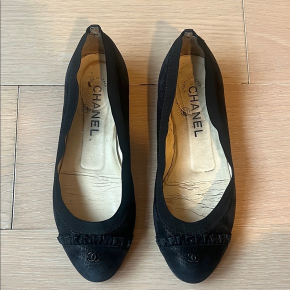 CHANEL Shoes - Chanel Black Flats with Logo Detail